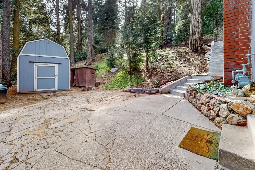 3BR Idyllic Cabin in the Woods w/ Wood Fireplace