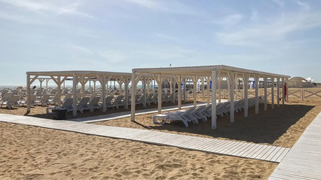 Beach & Waterfront