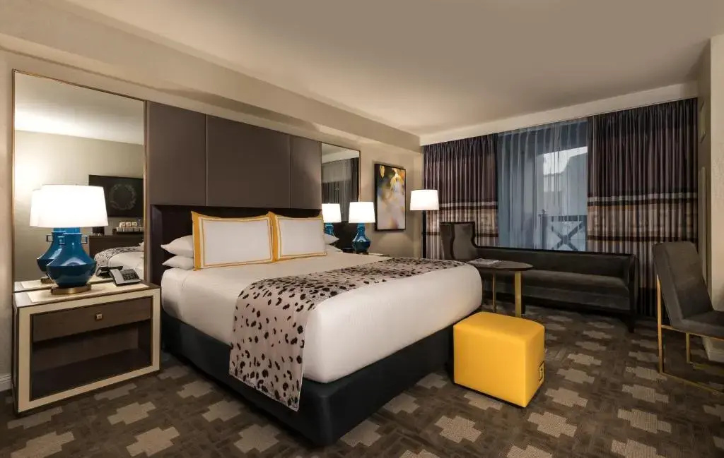 Julius Double Deluxe room (full double bed)