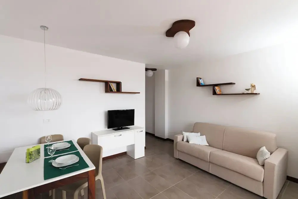 1 Bedroom Comfort Apartment with balcony and with partial ocean view