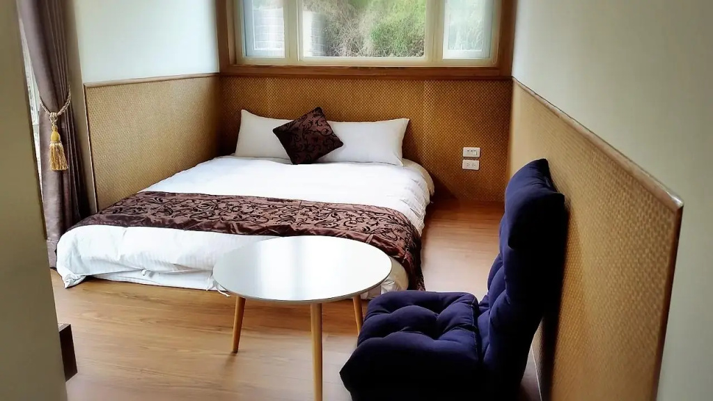 Classic Double room (full double bed)