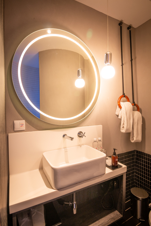 MOV Hotel by null