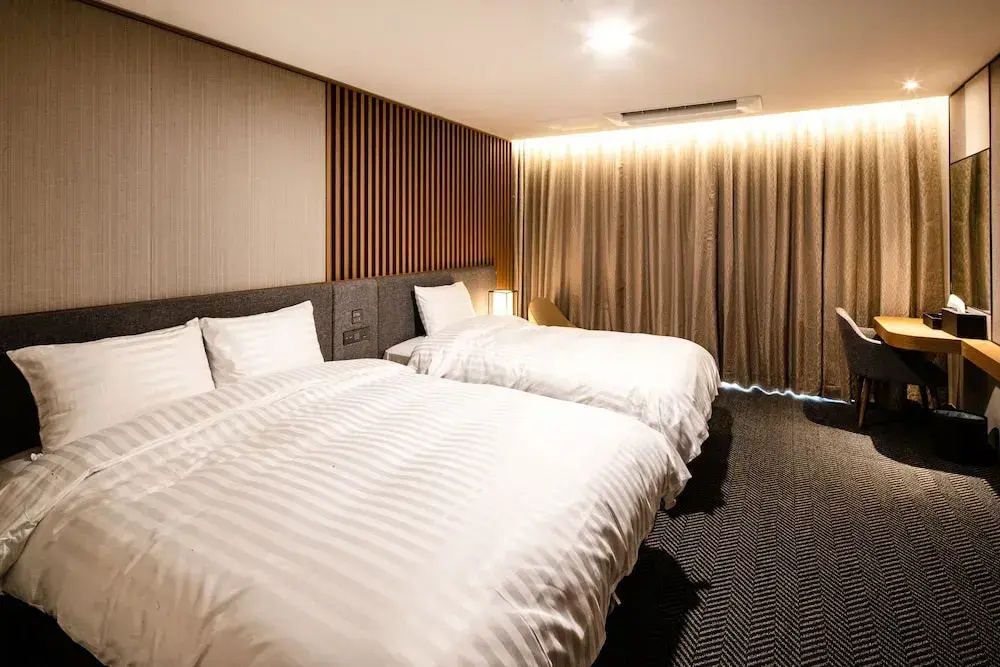 Superior Double room with park view (full double bed)