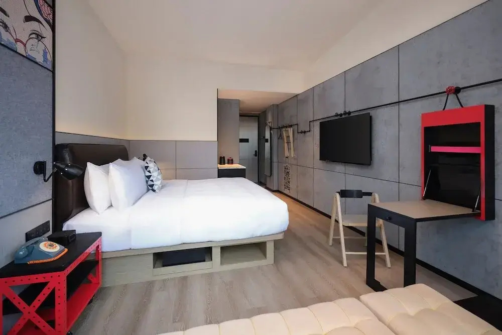 Standard Double room with city view (full double bed)