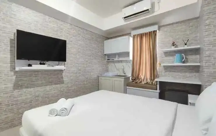 Cozy and Warm Studio at Paltrow City Apartment By Travelio