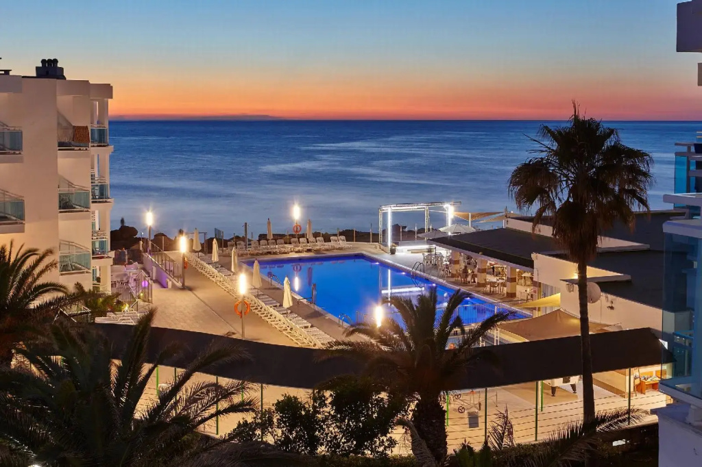 Beach & Waterfront