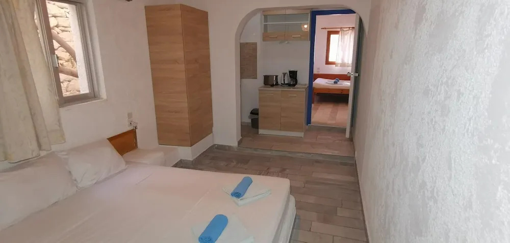 2 Bedrooms Family Apartment with garden view