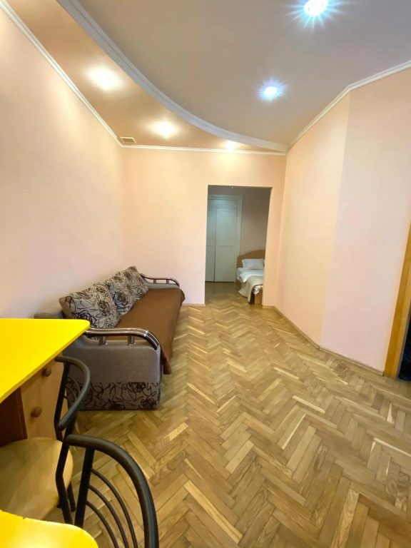 Apartment on Zaliznychna street