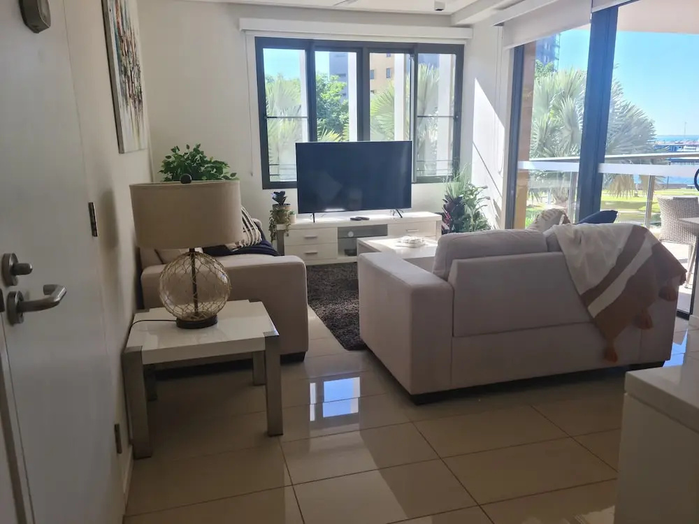 2 Bedrooms Apartment with garden view