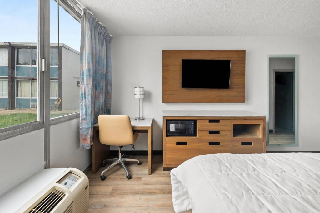 Suburban Studios Fairborn - Dayton — 5