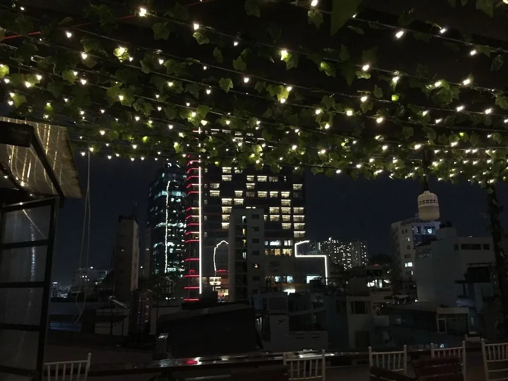 An Nam Corner Sky - Général