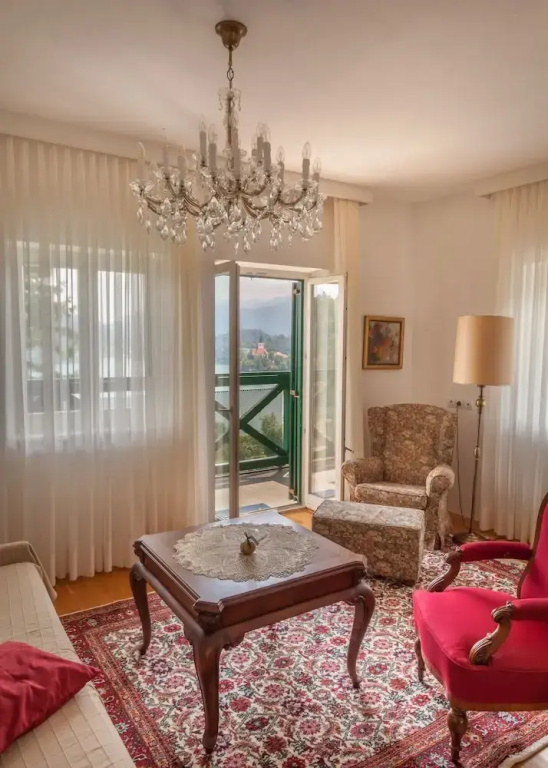 Standard Triple room with lake view
