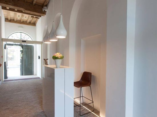 La Suite by null