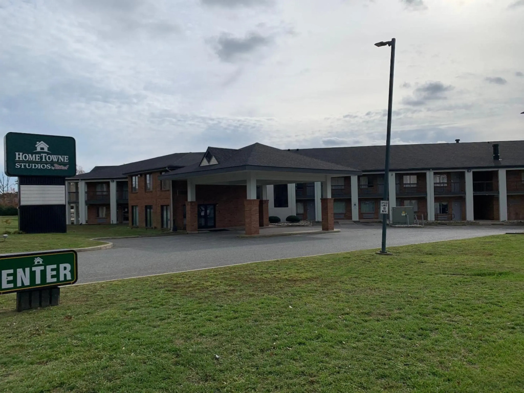HomeTowne Studios By Red Roof Egg Harbor–Atlantic City Airport