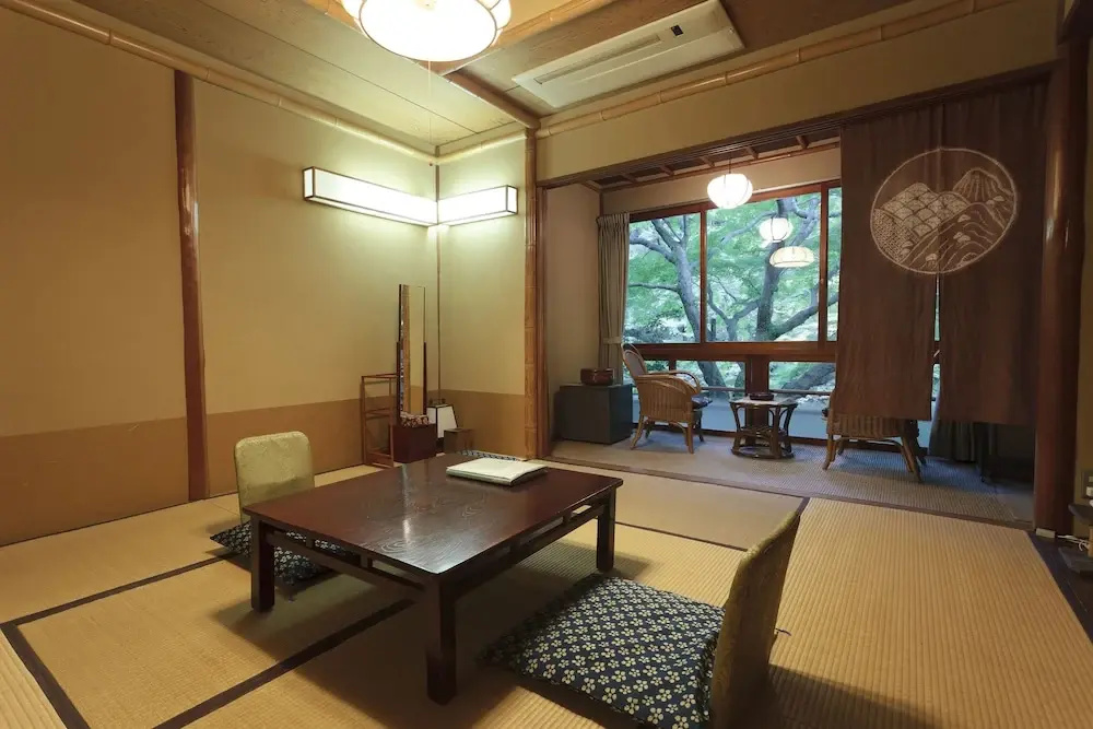 No. 3 Take room