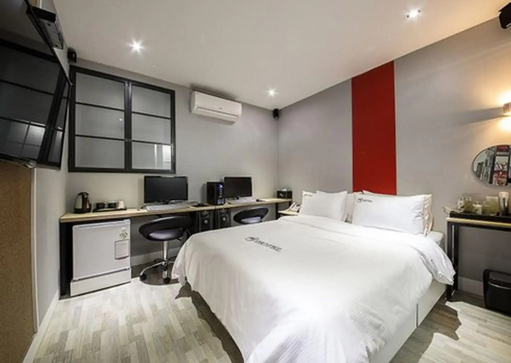 Standard Double room (full double bed)