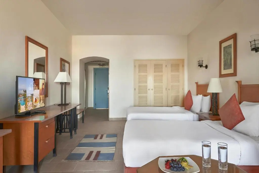 Double room with garden and mountain view (twin beds)