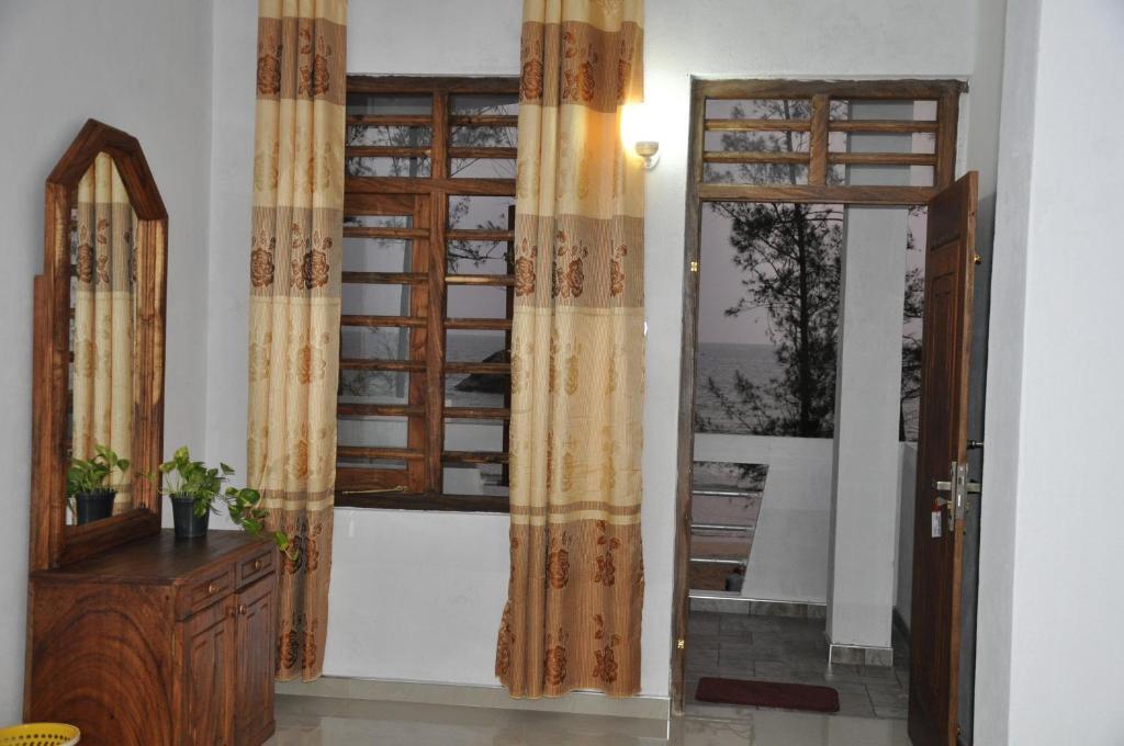 Happy Bay Guest House And Restaurant