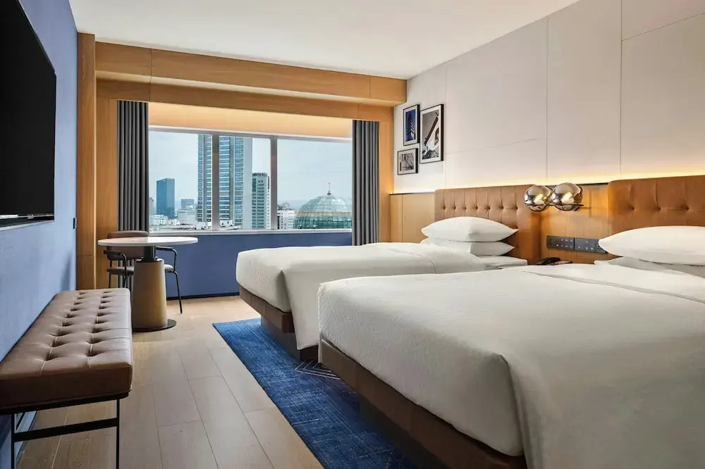 Superior Quadruple room with city view