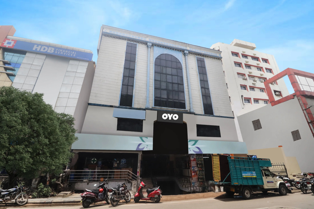 Spot On Bhargav Residence