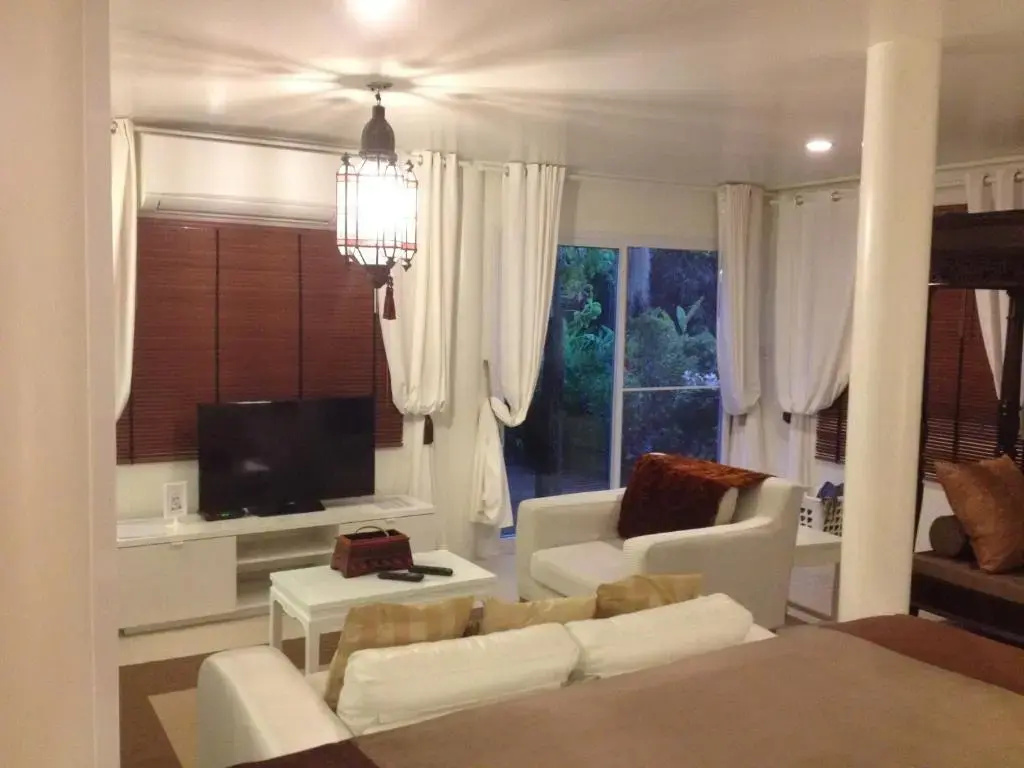Deluxe Double room with balcony (full double bed)