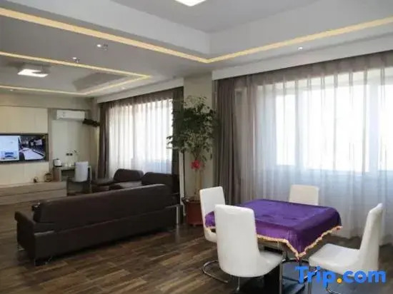 Aiou Hotel — фото