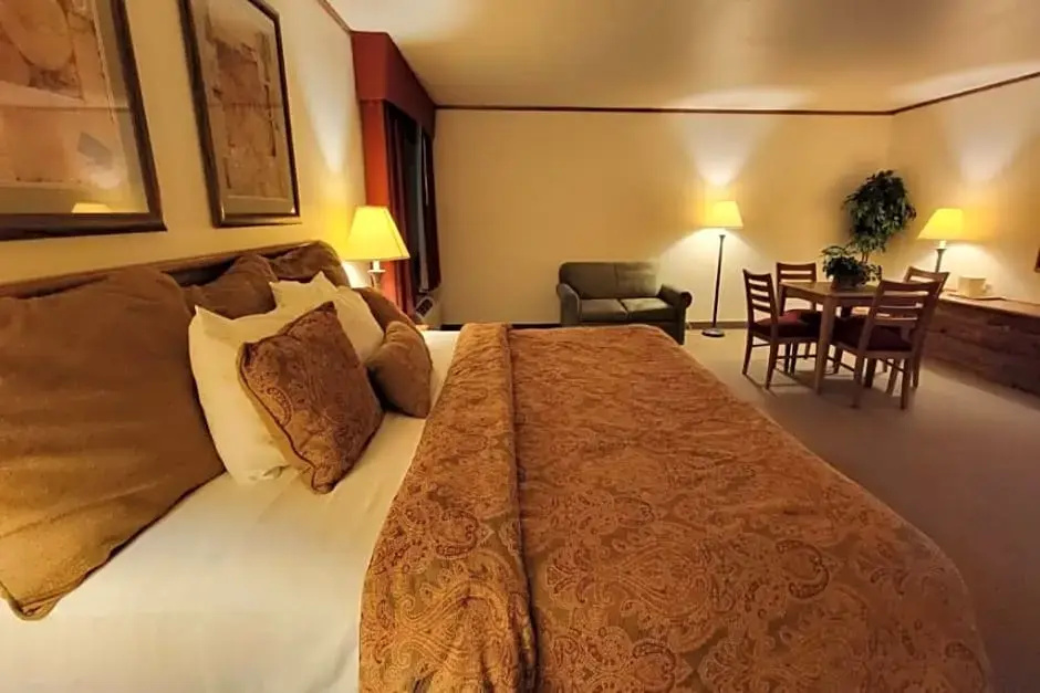 Double Suite (full double bed)