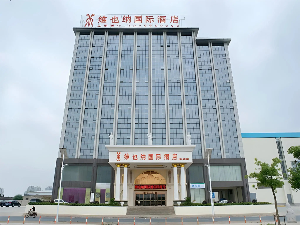 Vienna International Zhoupu Wanda Plaza