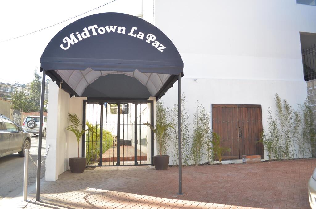 MIDTOWN LA PAZ HOTEL image