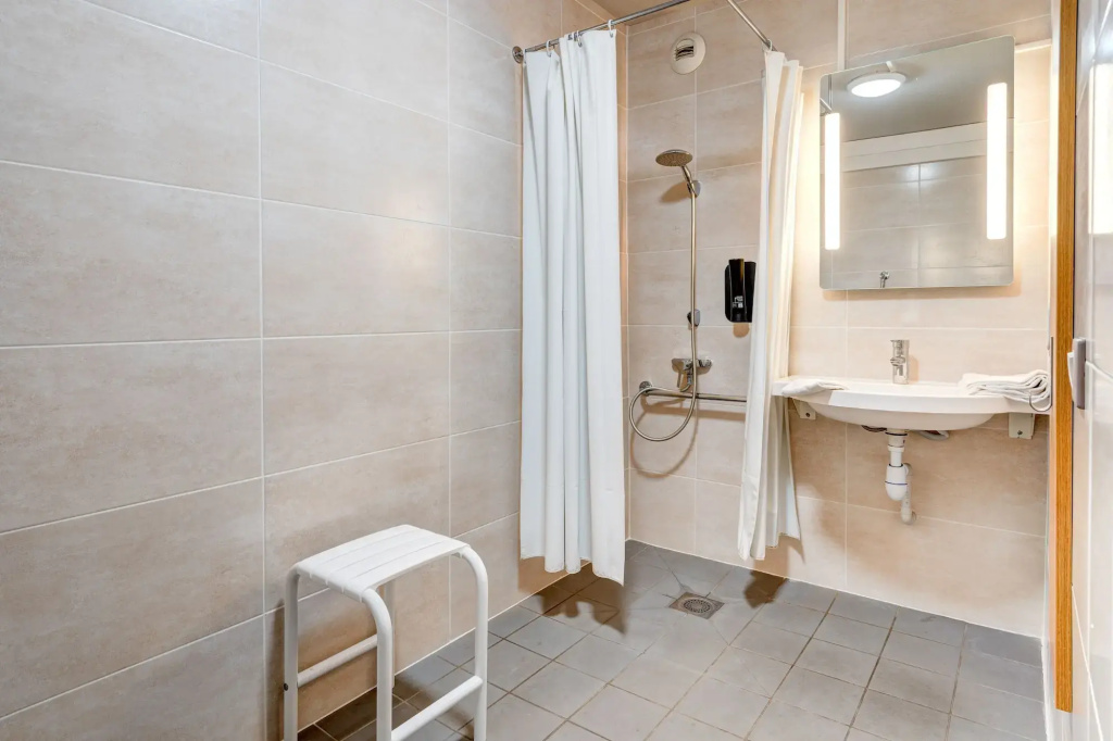 Afficher la photo 8 — B&B Hotel Louveciennes