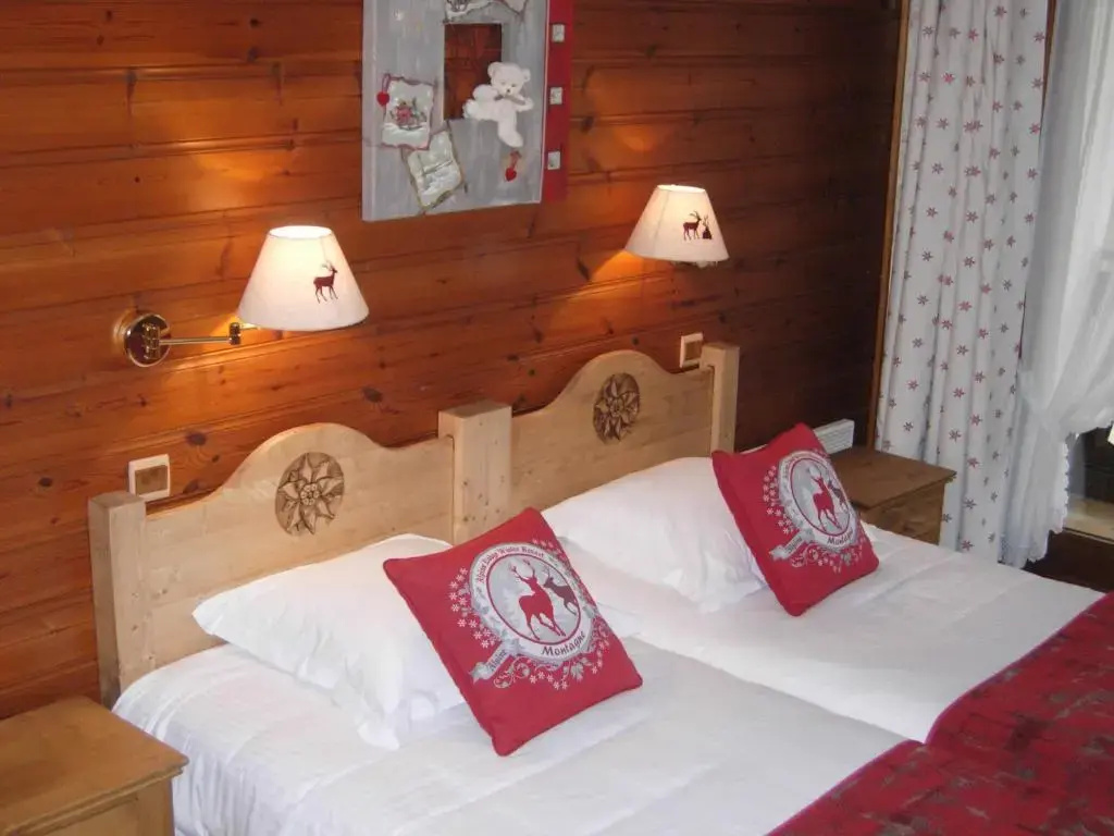 Standard Triple room with balcony