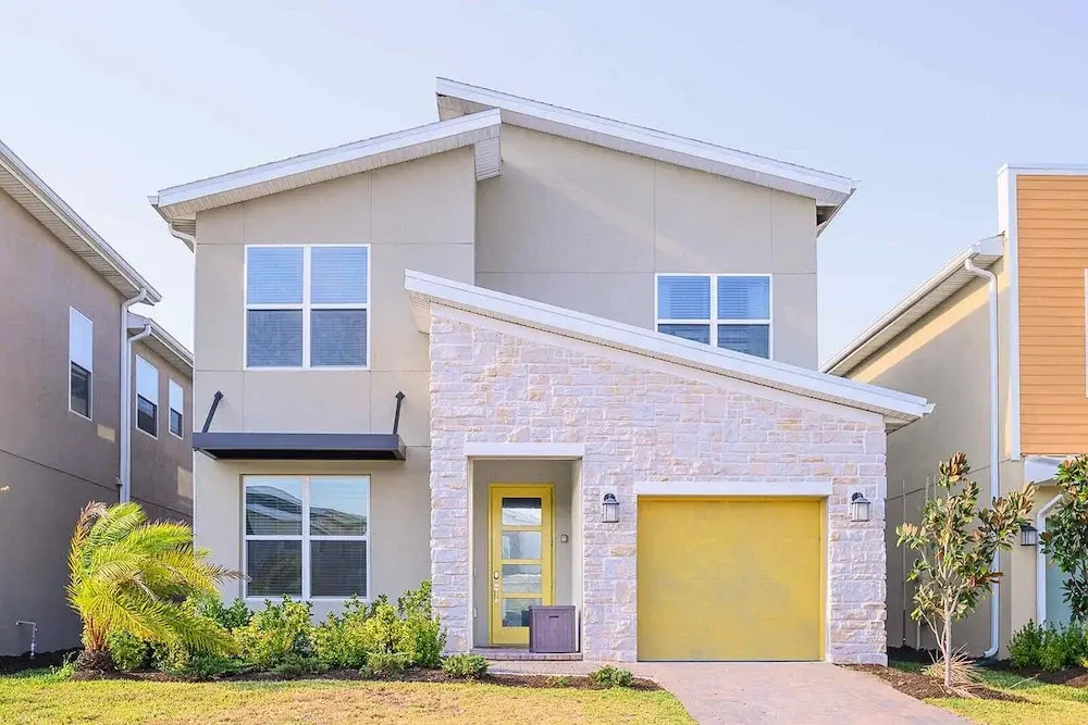 Family-friendly Villa w Pool, Hot Tub & Games Room