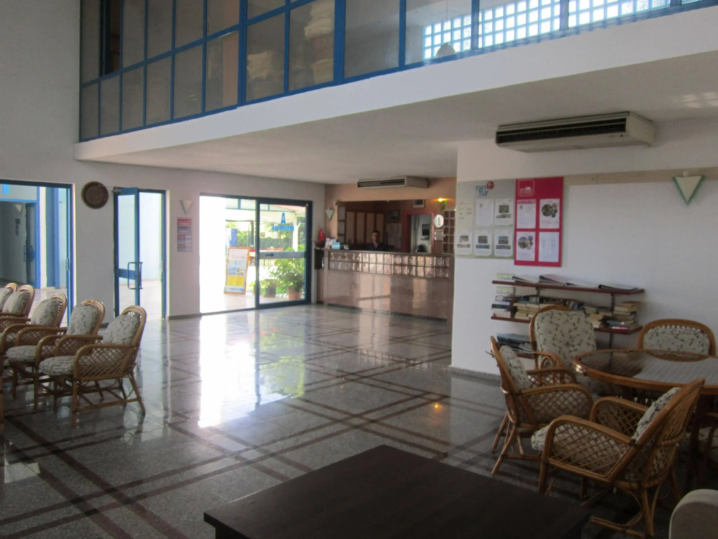 Aymes Hotel — фото
