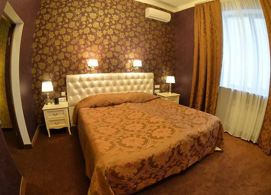 Double Suite (full double bed)