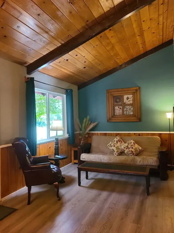 2 Bedrooms Family Cottage with river view