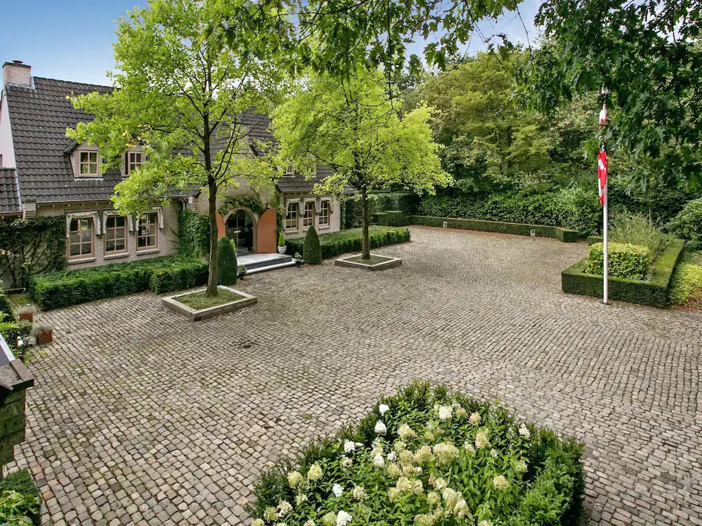 Beautiful Villa in Drunen With Private Heated Pool - фото 16