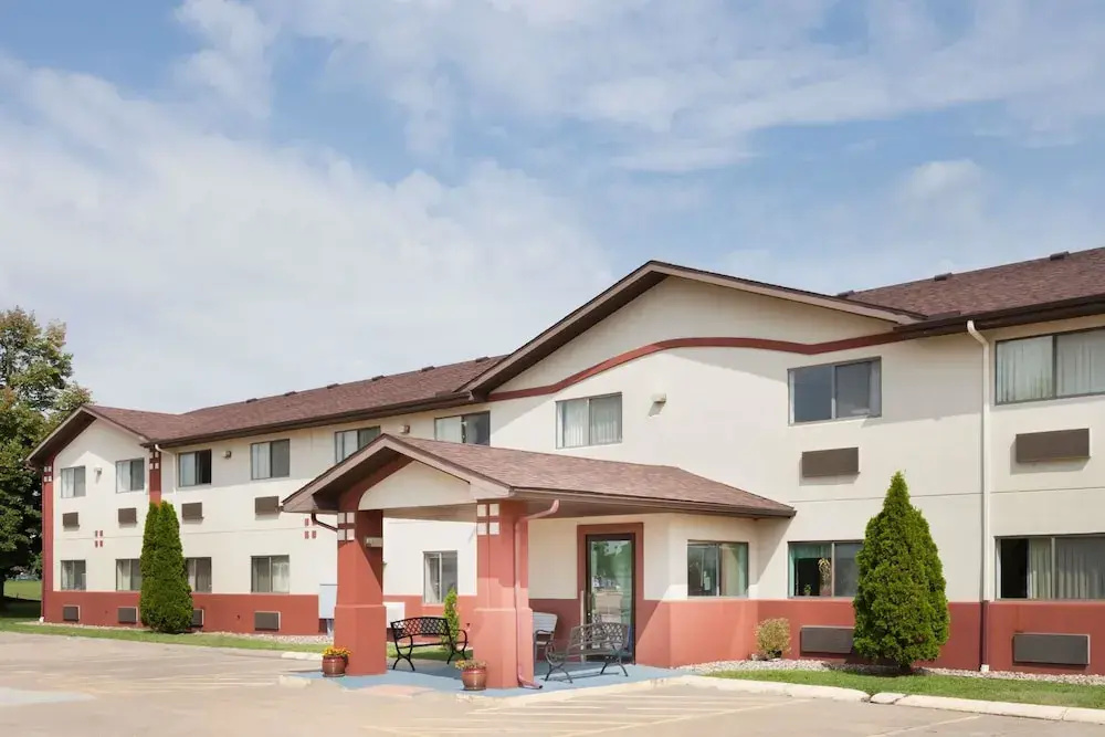 Super 8 Washington/Peoria Area