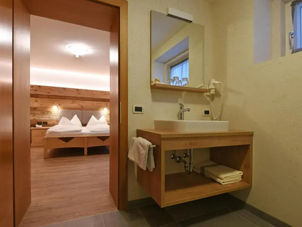 Standard Double room (full double bed)