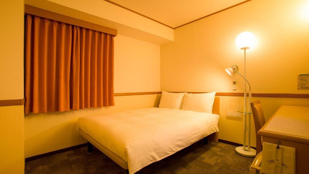 Двухместный номер Economy двуспальная кровать в Toyoko Inn Okinawa Naha Omoromachi Ekimae