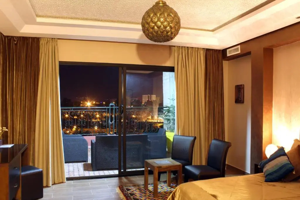 Deluxe Double room with balcony (full double bed)