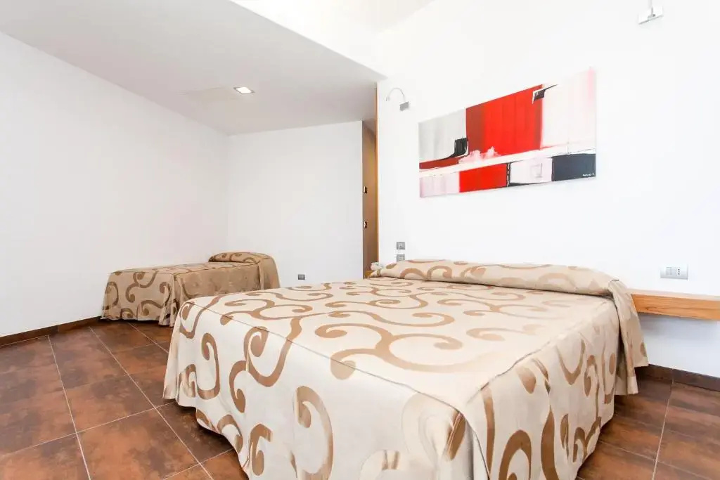 Standard Triple room