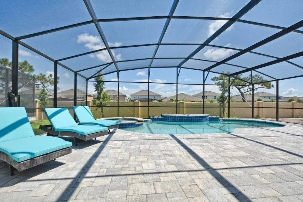 Beautiful House, Gourmet Grilll, Jacuzzi And Game Room !!! 6 Bedroom Home by RedAwning