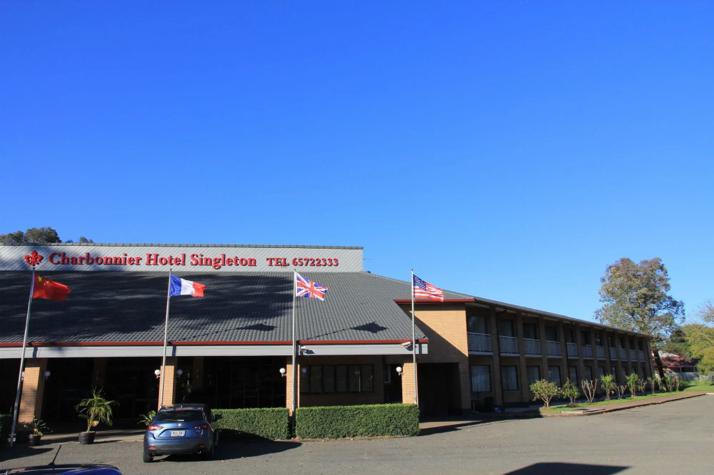 Charbonnier Motor Inn