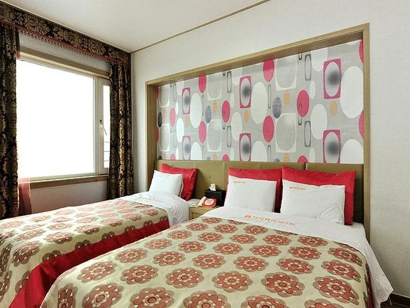 Iris Hotel
