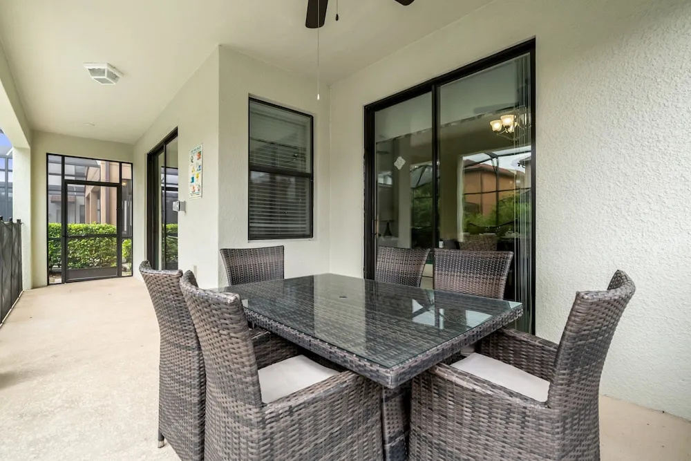 6bed 5Ba Villa Game Room Pool Spa