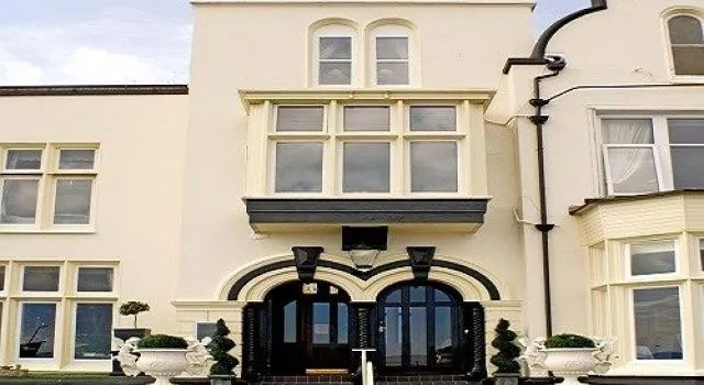 The New Staincliffe Hotel