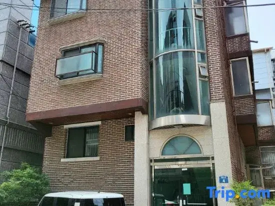 Moon House in Seoul #Quiet #Airport Transport Nearby#1 Min to Line2 Nakseongdae Subway