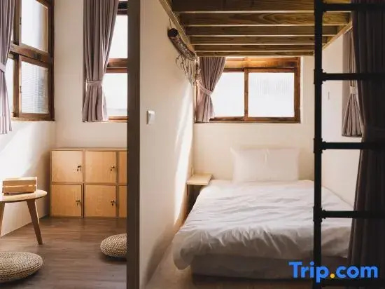 Bed in Dorm (female dorm)