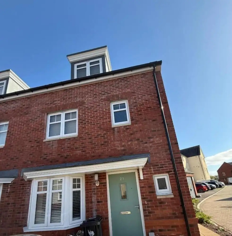 Charming 2-bedroom House Rental in Newport, UK
