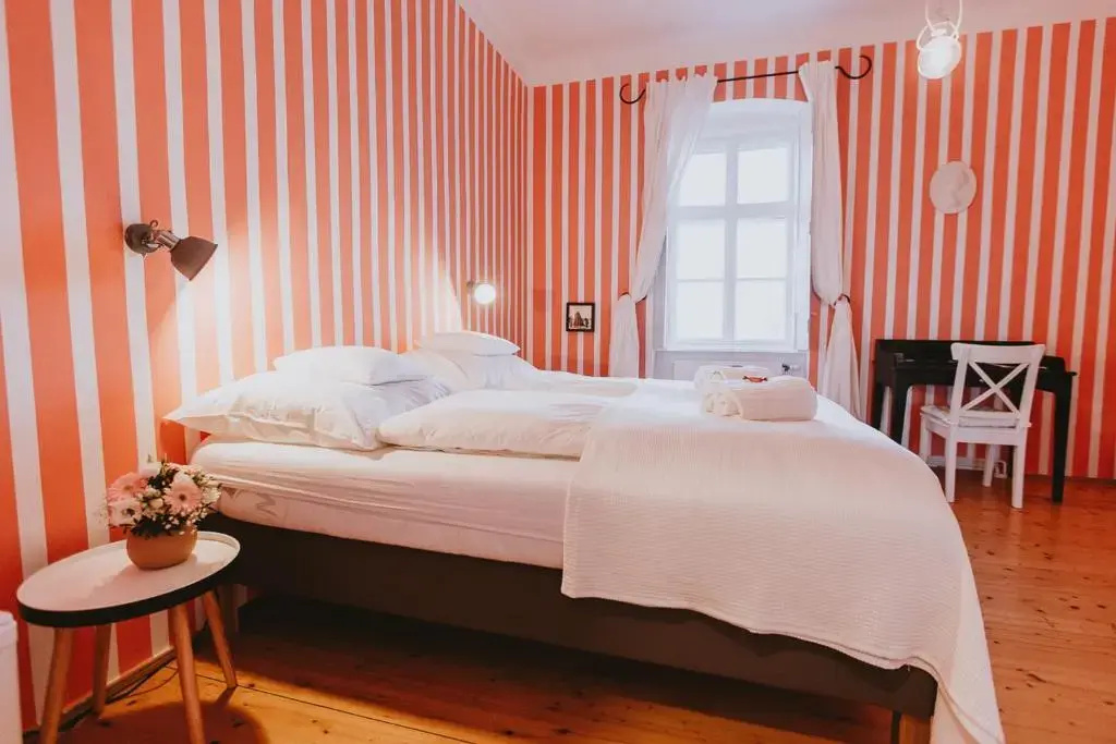 Deluxe Double room (full double bed)